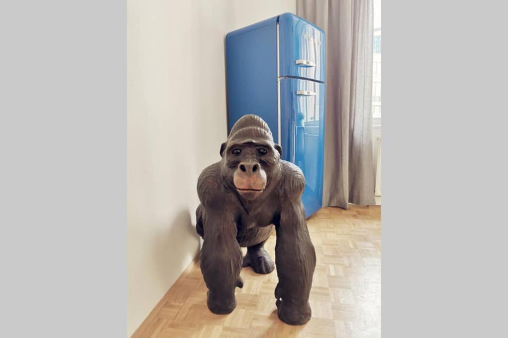 Gorilla - Station 100 Meters Away Apartment Vienna